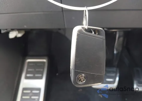 2019 Volkswagen Tiguan 2.0T Se/2.0T Sel/2.0T Sel R-Line/2.0T Sel R-Line Black from USA, damaged, VIN 3VV3B7AXXKM136231